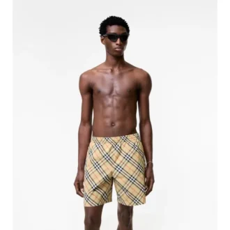 Badshorts med rutmönster