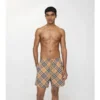 Badshorts med rutmönster Badshorts med rutmönster