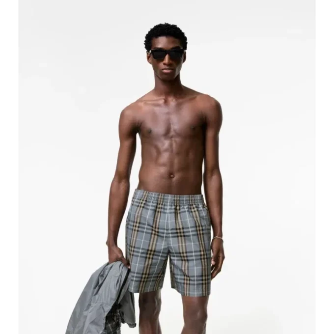 Badshorts med rutmönster Badshorts med rutmönster