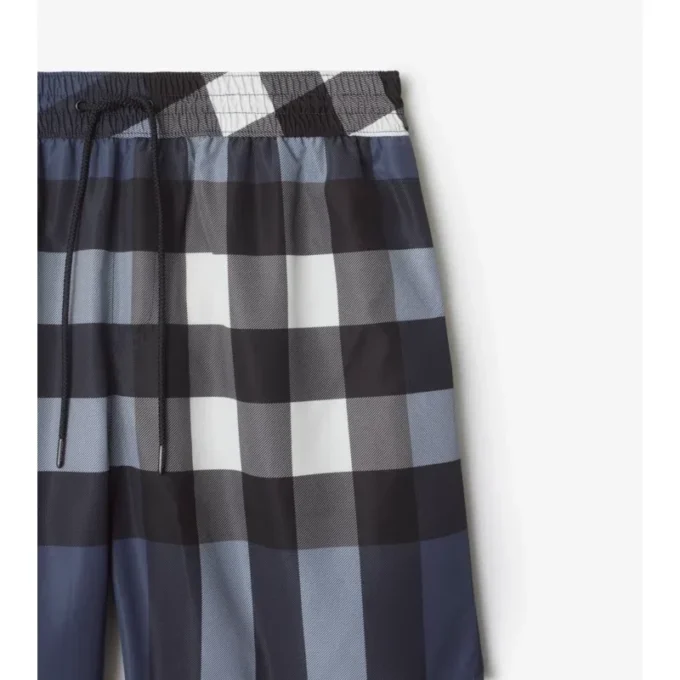 Badshorts med rutmönster Badshorts med rutmönster