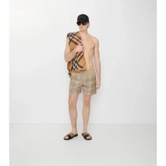 Badshorts med rutmönster i ton-i-ton