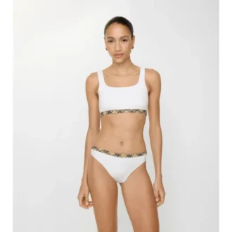 Bikinitrosor med rutmönster