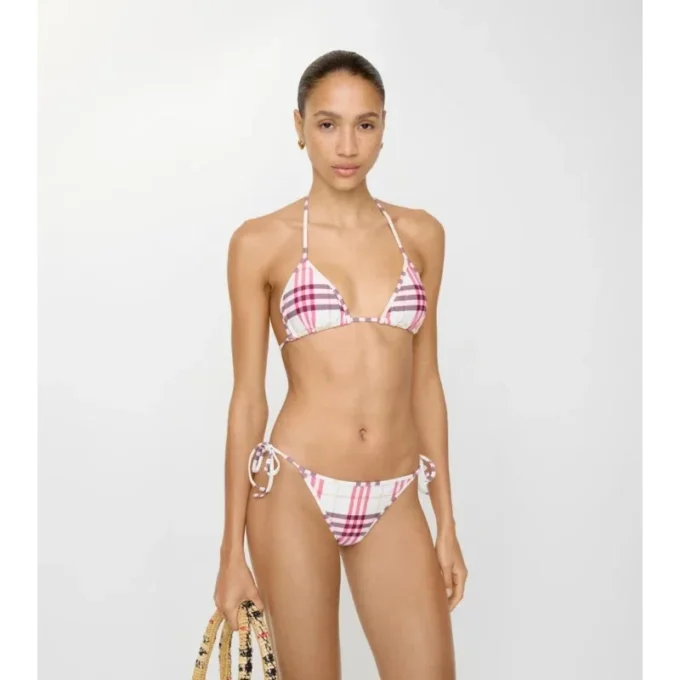 Bikinitrosor med rutmönster