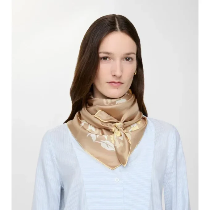 Blommig EKD-silkescarf Blommig EKD-silkescarf
