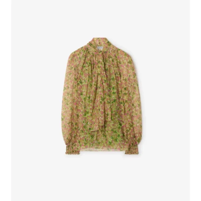 Blus i siden med små blommönster Blus i siden med små blommönster