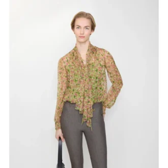 Blus i siden med små blommönster