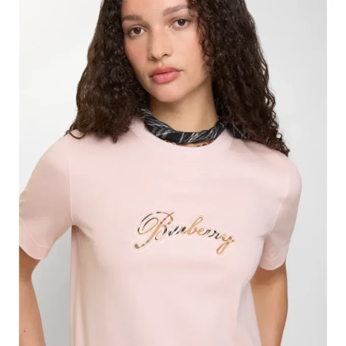 Bomullst-shirt med kursivt logotypmönster Bomullst-shirt med kursivt logotypmönster