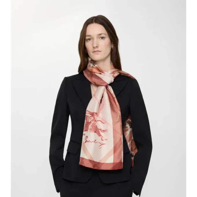 Bred silkescarf med akvarellmönster Bred silkescarf med akvarellmönster