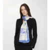 Bred silkescarf med akvarellmönster Bred silkescarf med akvarellmönster