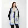Bred silkescarf med akvarellmönster Bred silkescarf med akvarellmönster