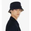 Bucket hat i Gabardine med bälte Bucket hat i Gabardine med bälte