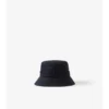 Bucket hat i Gabardine med bälte Bucket hat i Gabardine med bälte
