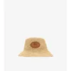 Bucket hat med raffiaeffekt och riddarstämpel Bucket hat med raffiaeffekt och riddarstämpel