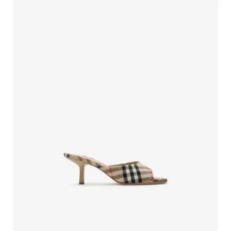 Check Mews låga Sandaler 