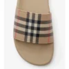 Check-sandaler