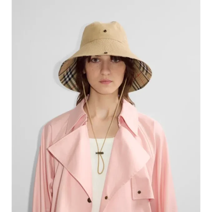 Gabardine-hatt med rutmönster Gabardine-hatt med rutmönster