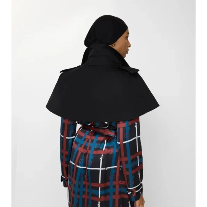 Gabardine-trenchcoat med cape Gabardine-trenchcoat med cape