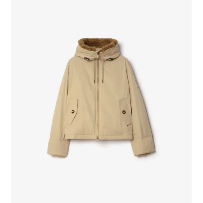 Gabardinejacka med huva och shearlingkant Gabardinejacka med huva och shearlingkant
