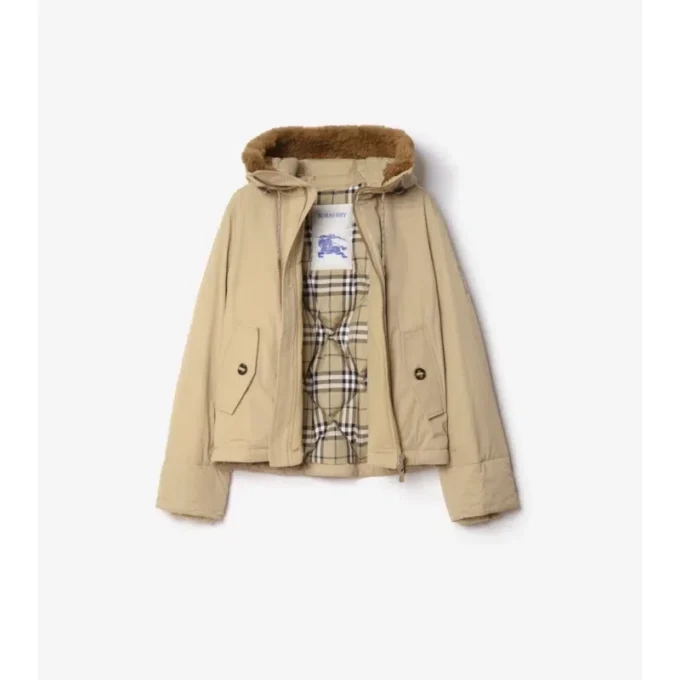Gabardinejacka med huva och shearlingkant Gabardinejacka med huva och shearlingkant