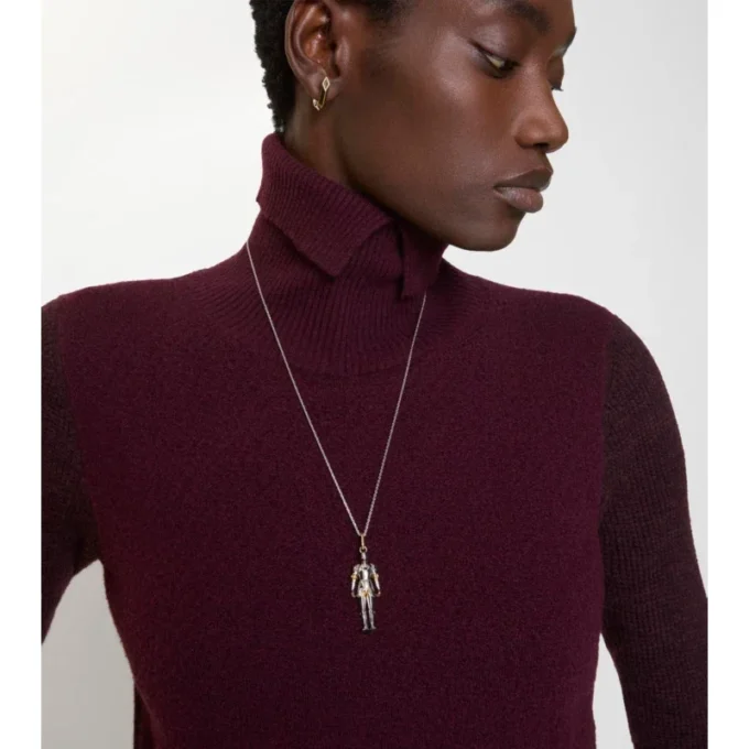 Halsband med riddarberlock