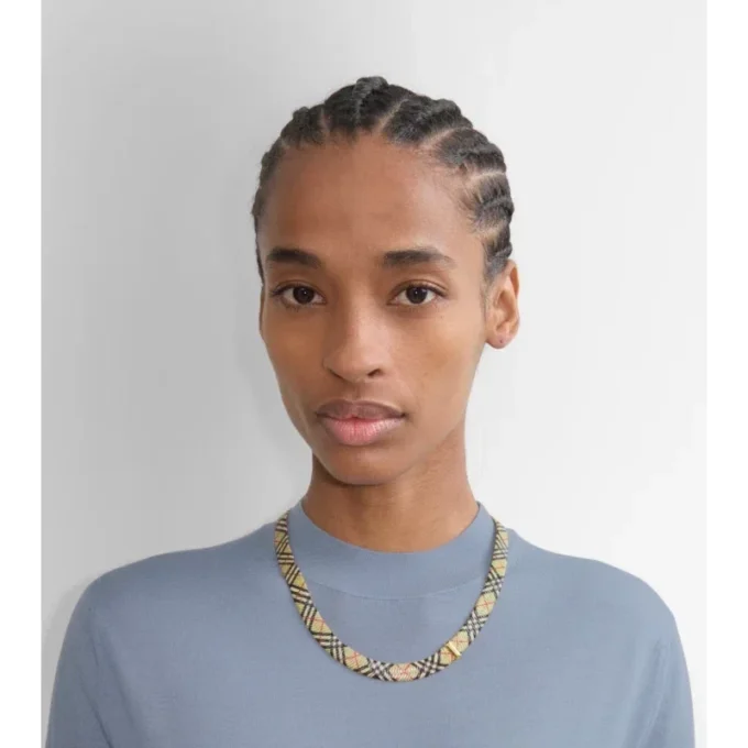 Halsband med rutmönster Halsband med rutmönster