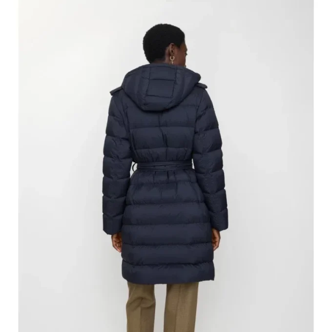 Halvlang pufferjacka i nylon med huva Halvlang pufferjacka i nylon med huva