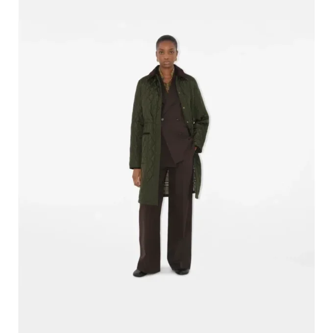Halvlang quiltad Car Coat i nylon Halvlang quiltad Car Coat i nylon