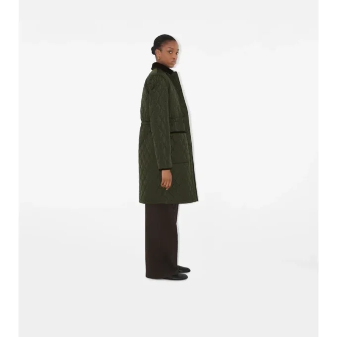 Halvlang quiltad Car Coat i nylon Halvlang quiltad Car Coat i nylon