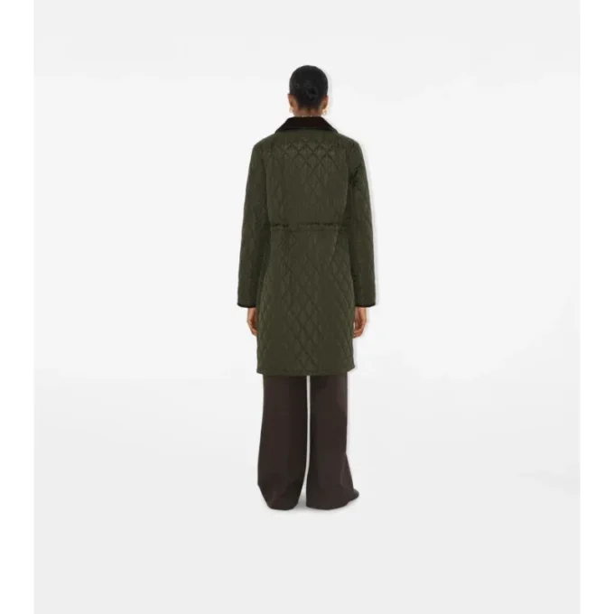 Halvlang quiltad Car Coat i nylon Halvlang quiltad Car Coat i nylon