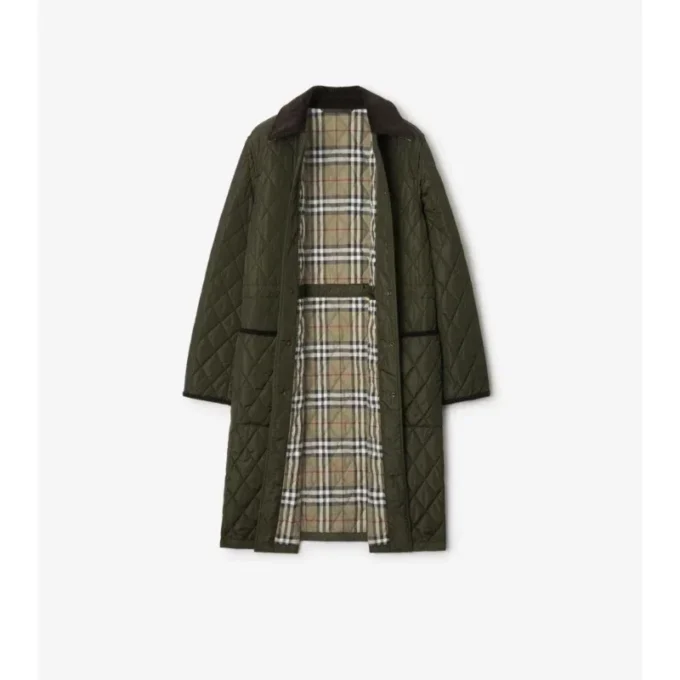 Halvlang quiltad Car Coat i nylon Halvlang quiltad Car Coat i nylon