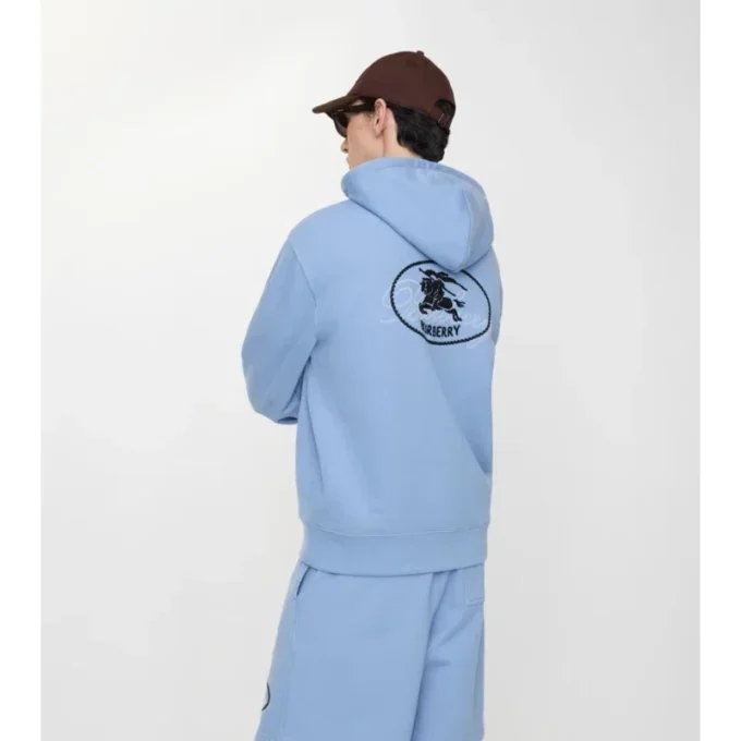 Hoodie i bomull med Knight Stamp Hoodie i bomull med Knight Stamp