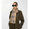 Kashmir- och silkescarf med rutmönster Kashmir- och silkescarf med rutmönster