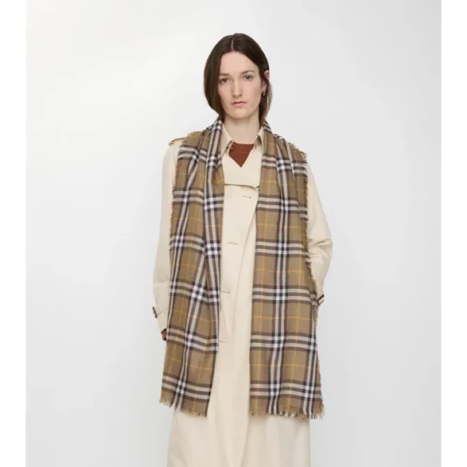 Kashmir- och silkescarf med rutmönster Kashmir- och silkescarf med rutmönster