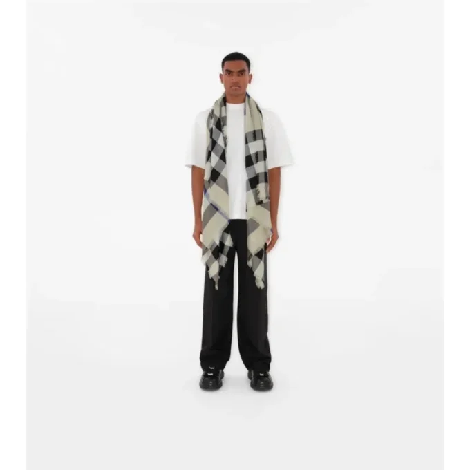 Kashmir- och silkescarf med rutmönster Kashmir- och silkescarf med rutmönster