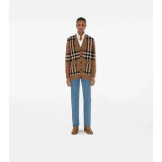 Kofta i ull och kashmir med rutmönster