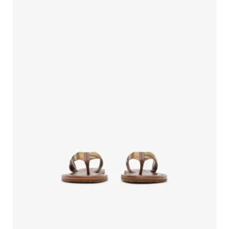 Kolla i Pavilion-sandaler