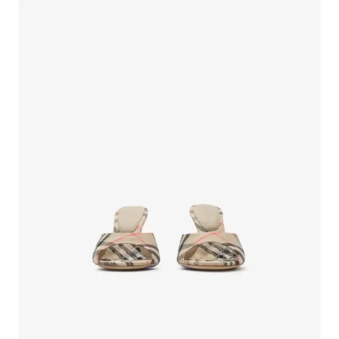 Kolla in Mews höga Sandaler 