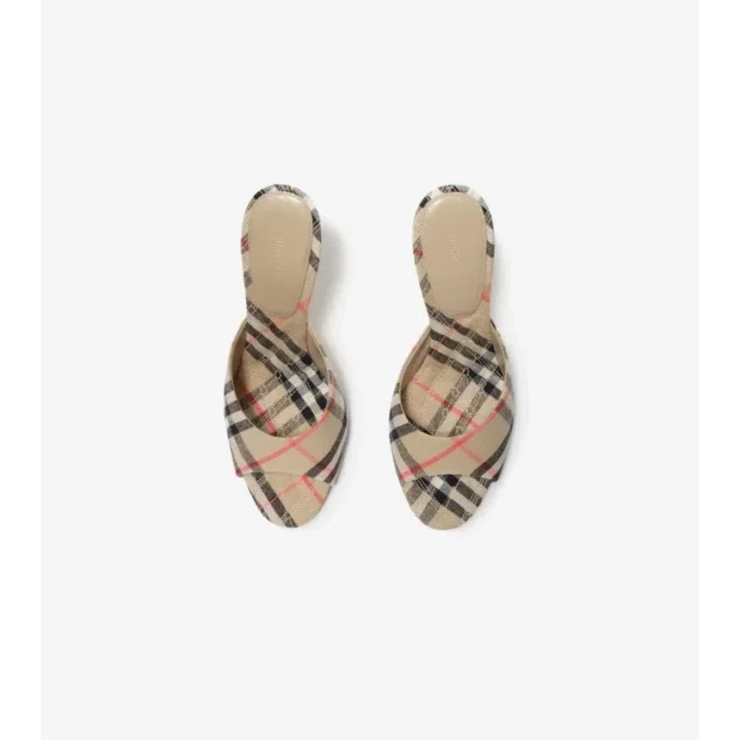 Kolla in Mews höga Sandaler 