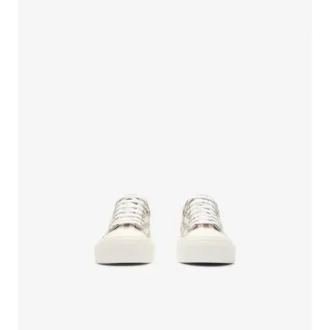 Kolla in Sneakers