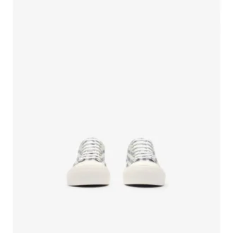Kolla in Sneakers