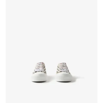 Kolla in Sneakers