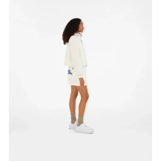 Kort nylonjackor med huva Kort nylonjackor med huva