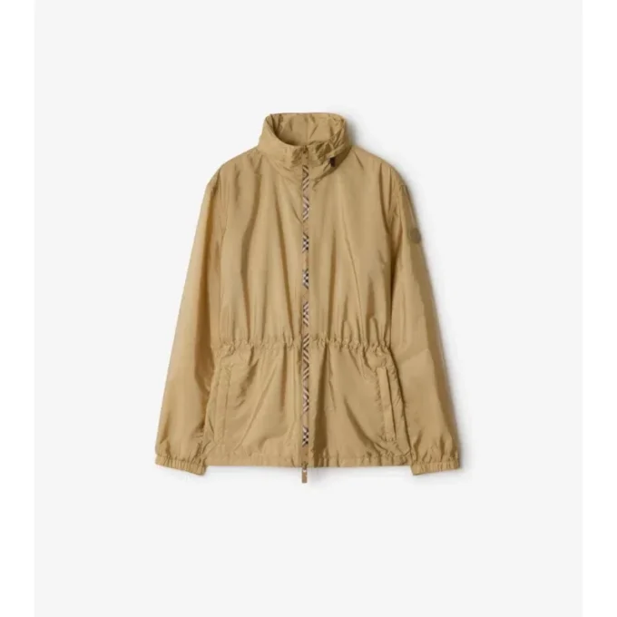 Kort parka i nylon med rutmönster Kort parka i nylon med rutmönster