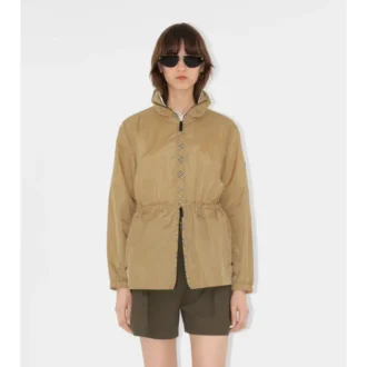 Kort parka i nylon med rutmönster Kort parka i nylon med rutmönster