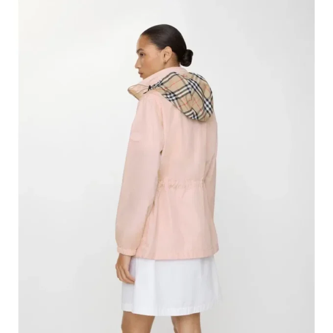 Kort parka i nylon med rutmönster Kort parka i nylon med rutmönster