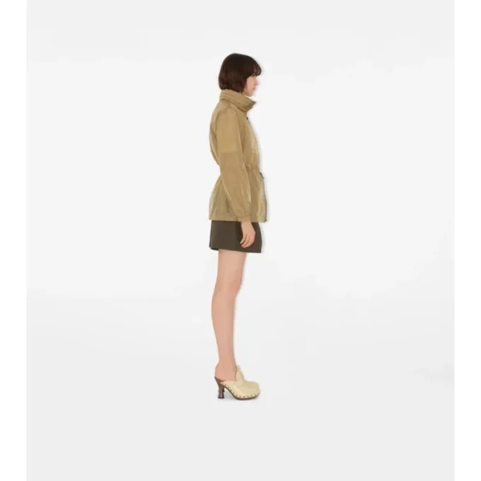 Kort parka i nylon med rutmönster Kort parka i nylon med rutmönster
