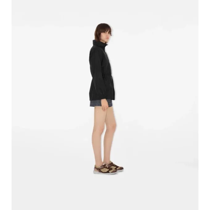 Kort parka i nylon med rutmönster Kort parka i nylon med rutmönster