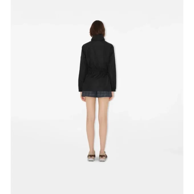 Kort parka i nylon med rutmönster Kort parka i nylon med rutmönster