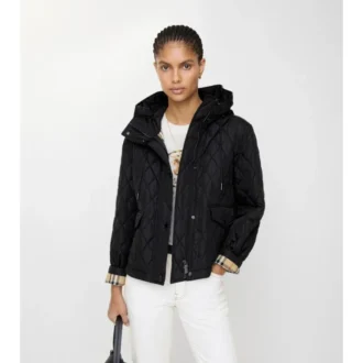 Kort quiltad nylonjacka med huva