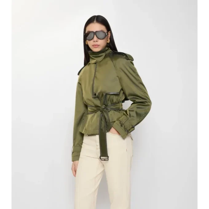 Kort Trench Coat i nylonblandning Kort Trench Coat i nylonblandning